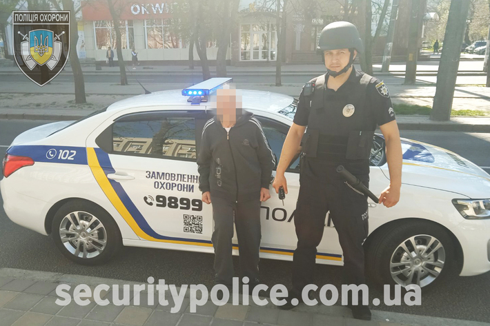 У Черкасах правоохоронці повернули додому 87-річного дідуся, який заблукав