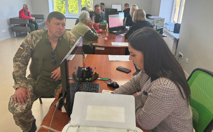 У Звенигородці захиснику допомогли відновити посвідчення водія, яке згоріло в Часовому Яру