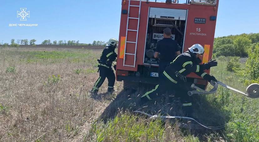 В Уманському районі сталася пожежа сухої рослинності