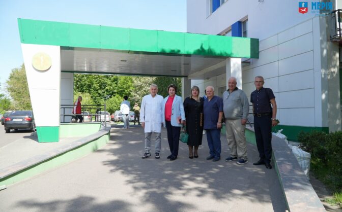 Привіз медичне обладнання для хірургії: до Черкас завітав американський лікар