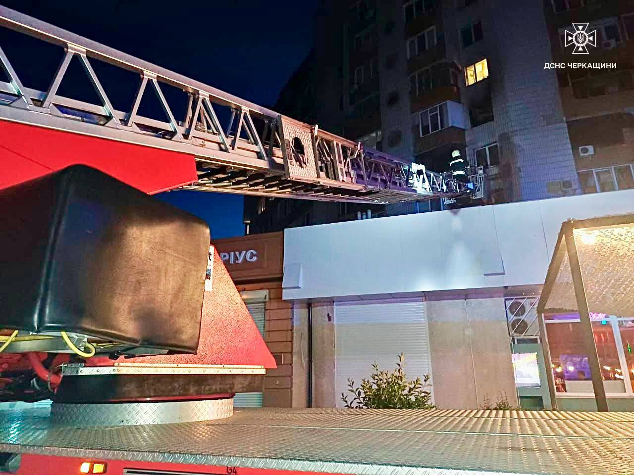 У Черкасах під час пожежі евакуювали двох людей
