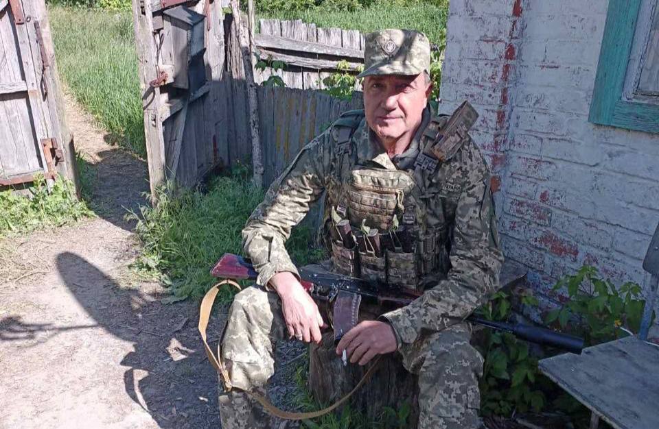 Терміново потрібен пікап: черкащанка збирає кошти для свого сина, який боронить Харківщину (РЕКВІЗИТИ)