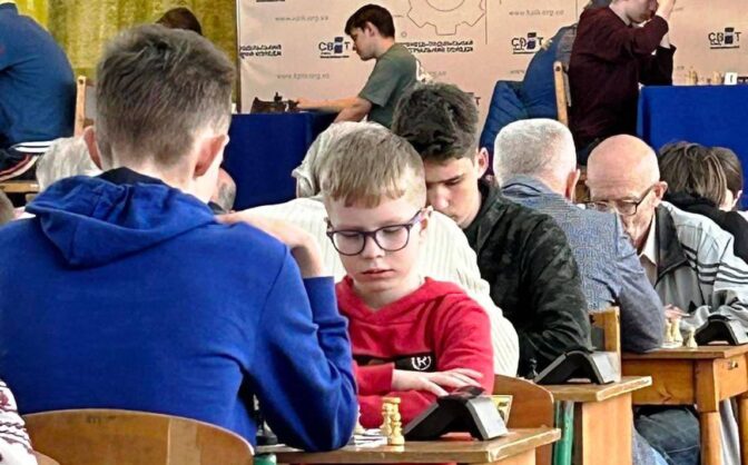 Восьмирічний черкащанин представляв місто на Всеукраїнських змаганнях зі швидких шахів (ФОТО)