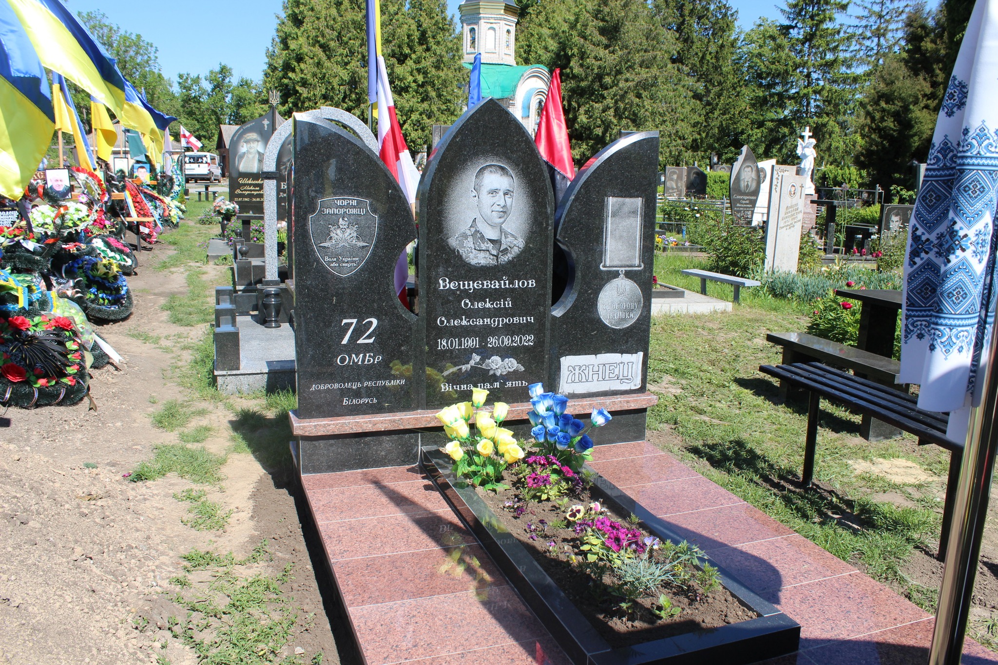У Тальному встановили пам’ятник на честь білоруського героя, який пожертвував життям за Україну