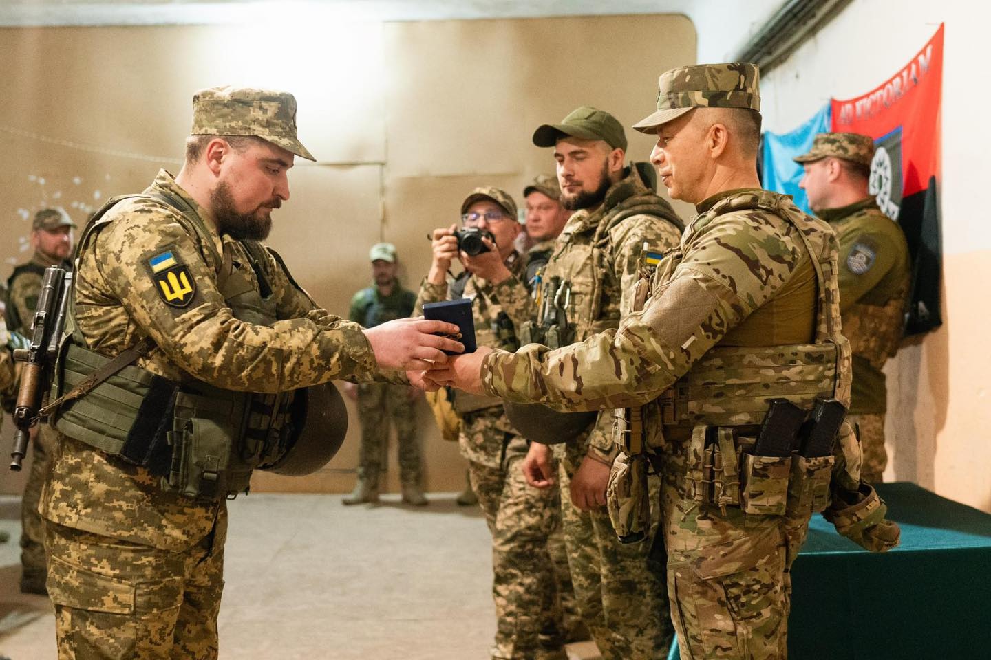 “Танк не витримав той бій, а люди — витримали”: військовий з Черкащини отримав “Золотий хрест” (ФОТО)