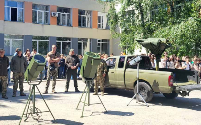 Черкаська гімназія зібрала понад 60 тисяч гривень на підтримку ЗСУ