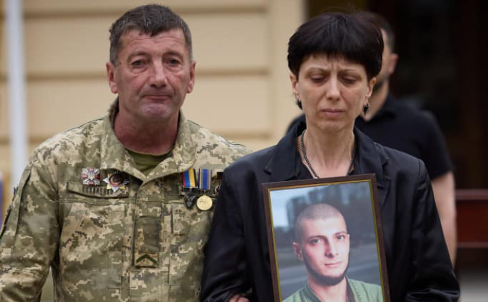 Президент вручив орден “Золота Зірка” рідним загиблого воїна з Черкащини (ФОТО)