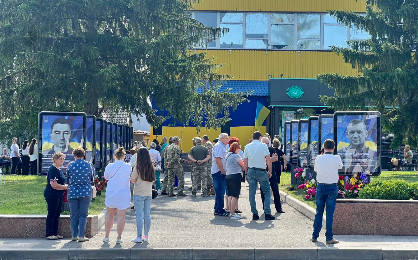 Ушанували 17 воїнів: Алею Памʼяті Героїв встановили на Звенигородщині