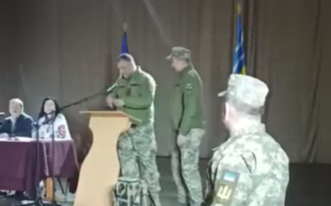 Шестеро депутатів у Каневі отримали повістки під час сесії (ВІДЕО)