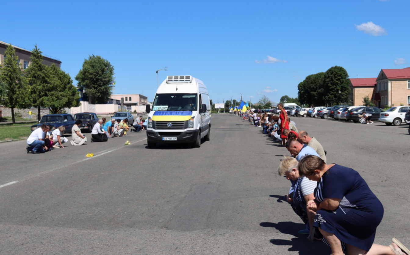 На Черкащині попрощалися із загиблим матросом