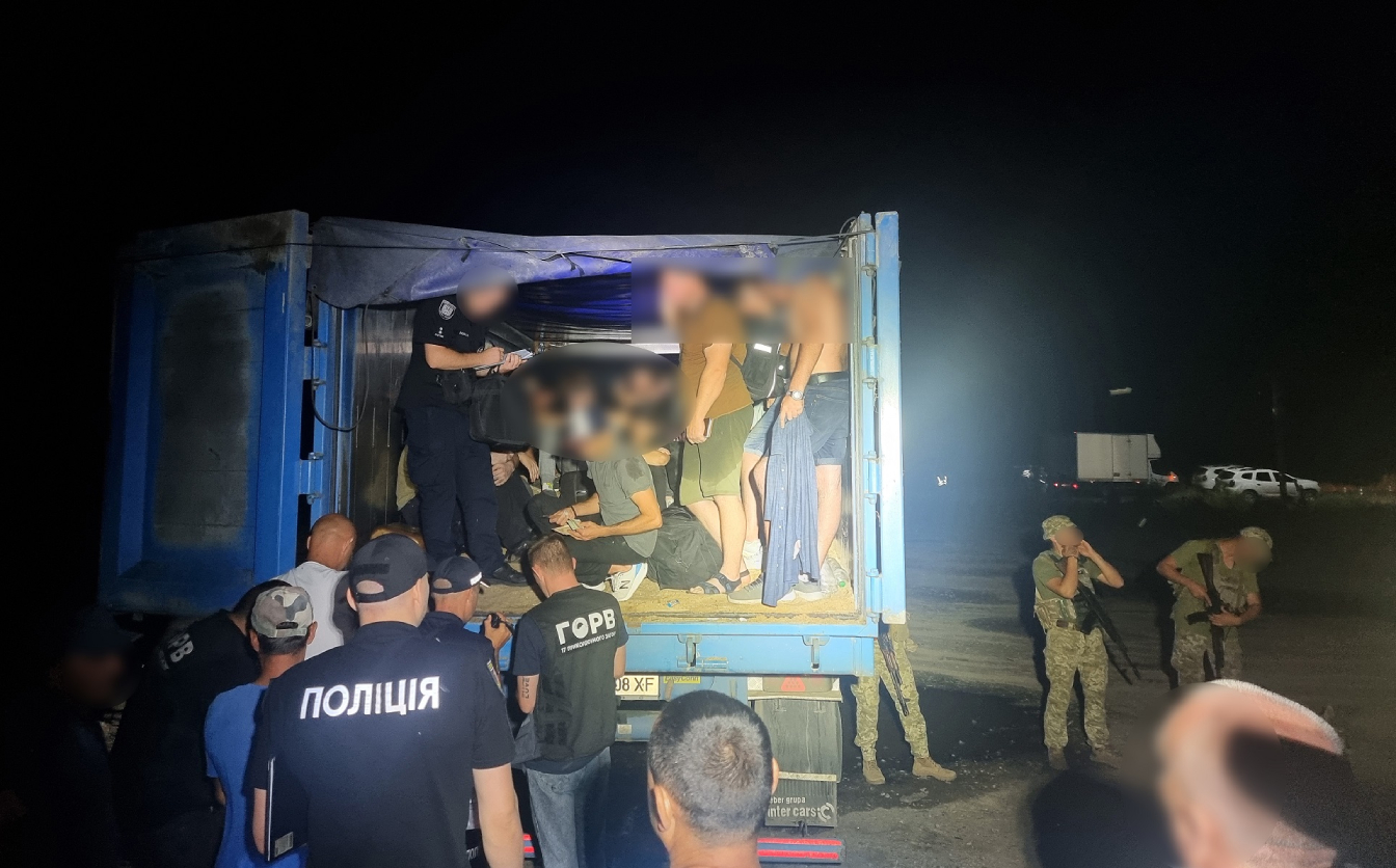 Черкащанин намагався незаконно виїхати за кордон в причепі для зерна (ВІДЕО)