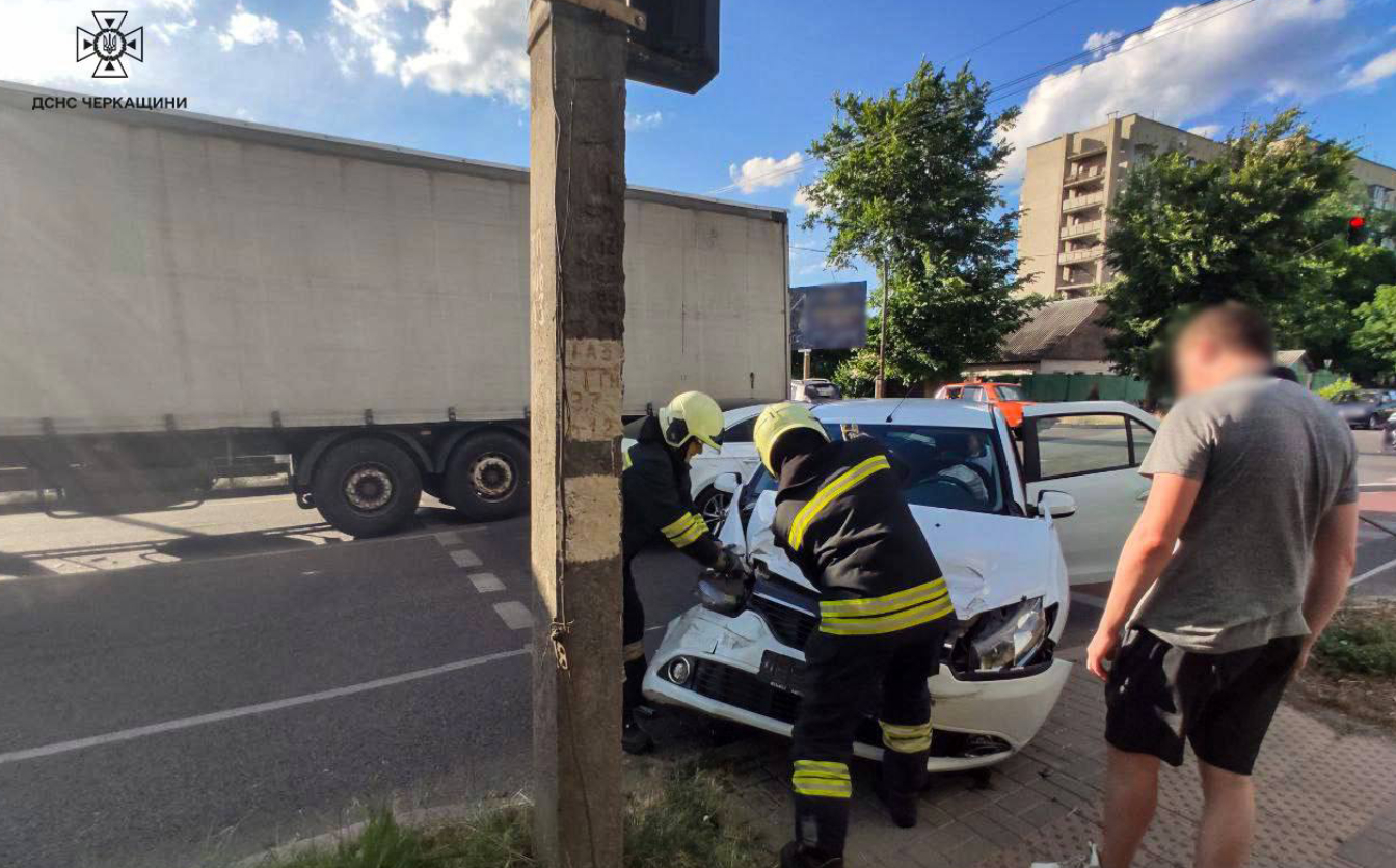 У Черкасах сталася ДТП за участю двох автомобілів