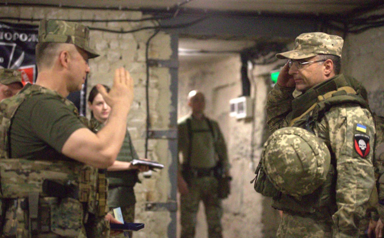 Головнокомандувач ЗСУ нагородив захисника з Умані “Золотим хрестом”