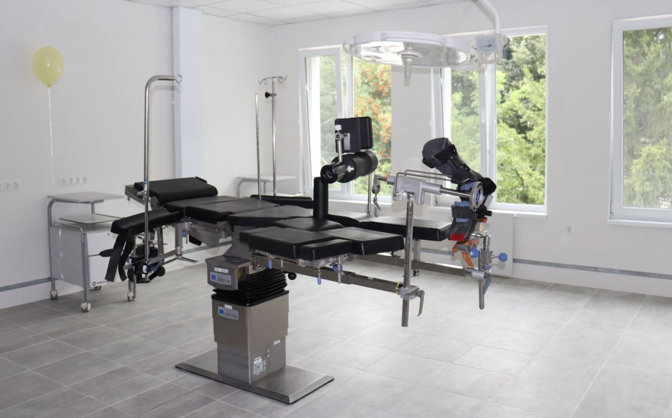 У Монастирищенській лікарні відкрили оновлений операційний блок