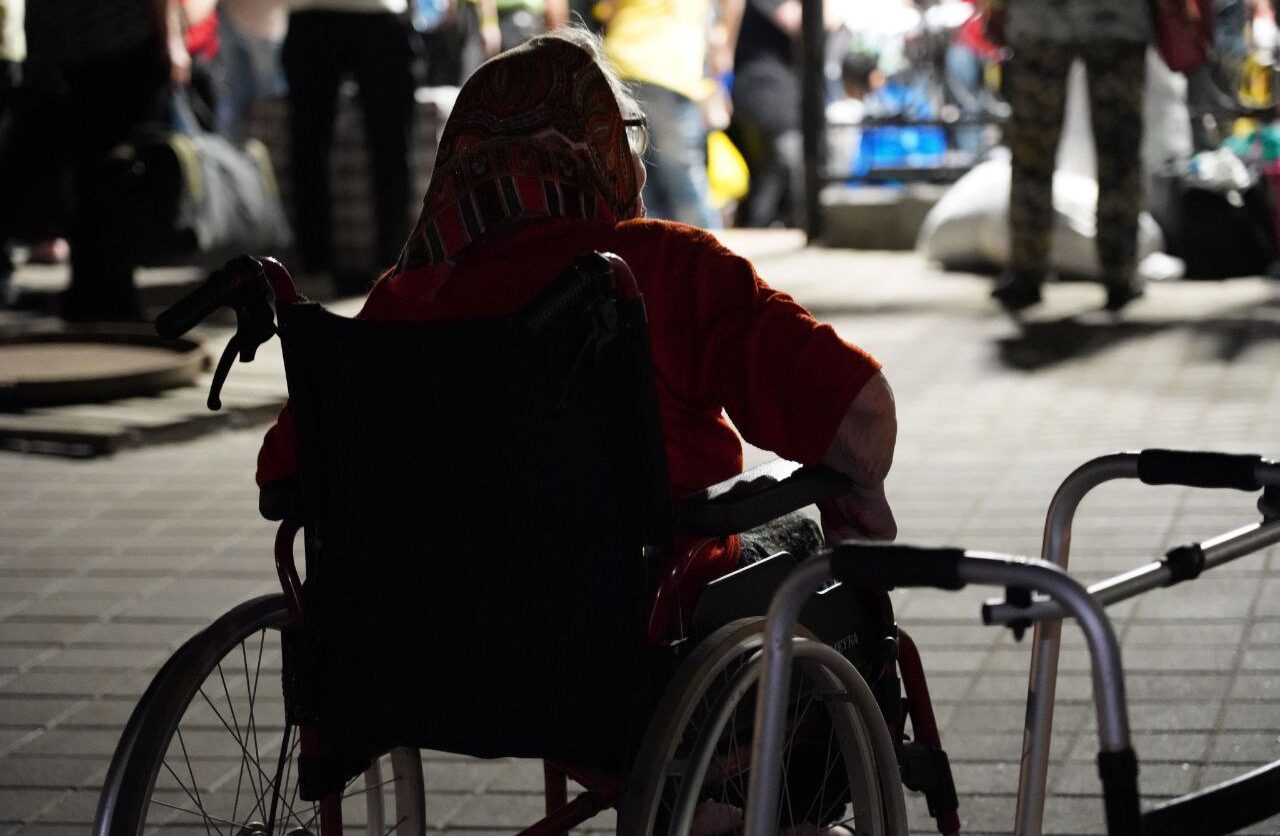 Уночі на Черкащину прибув евакуаційний потяг із Донеччини (ФОТО)