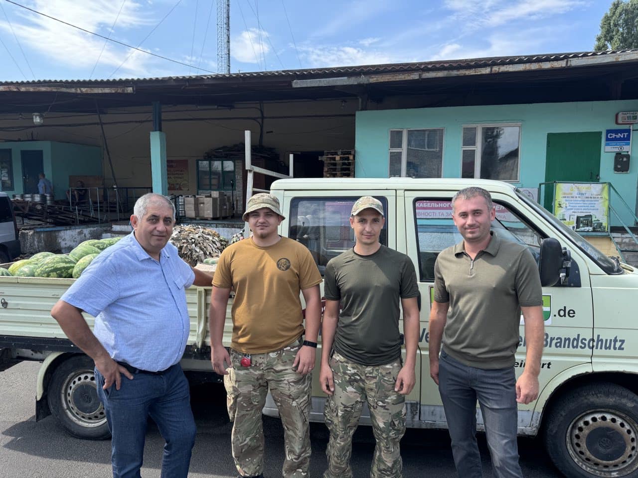 Черкаські підприємці передали автівку для потреб наших військових