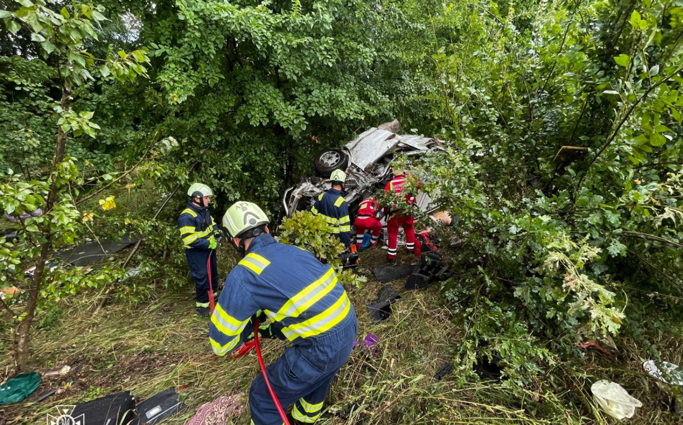 На місці смертельної ДТП, що сталася на Уманщині, працюють слідчі
