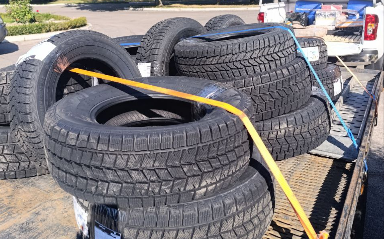 Черкаське комунальне підприємство передало запчастини та шини для авто військових