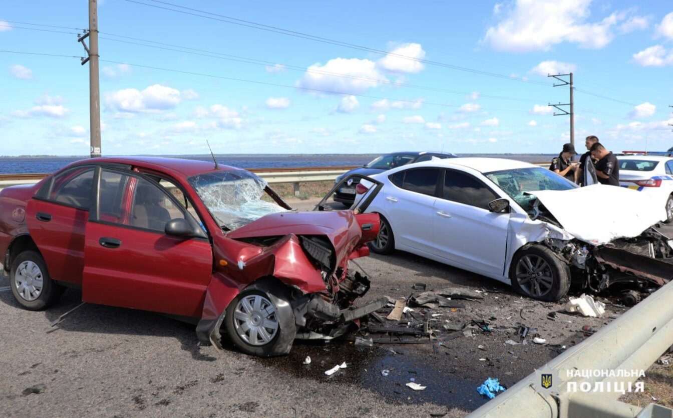 В аварії на черкаській дамбі одна людина загинула та ще четверо постраждали (ВІДЕО, ФОТО)