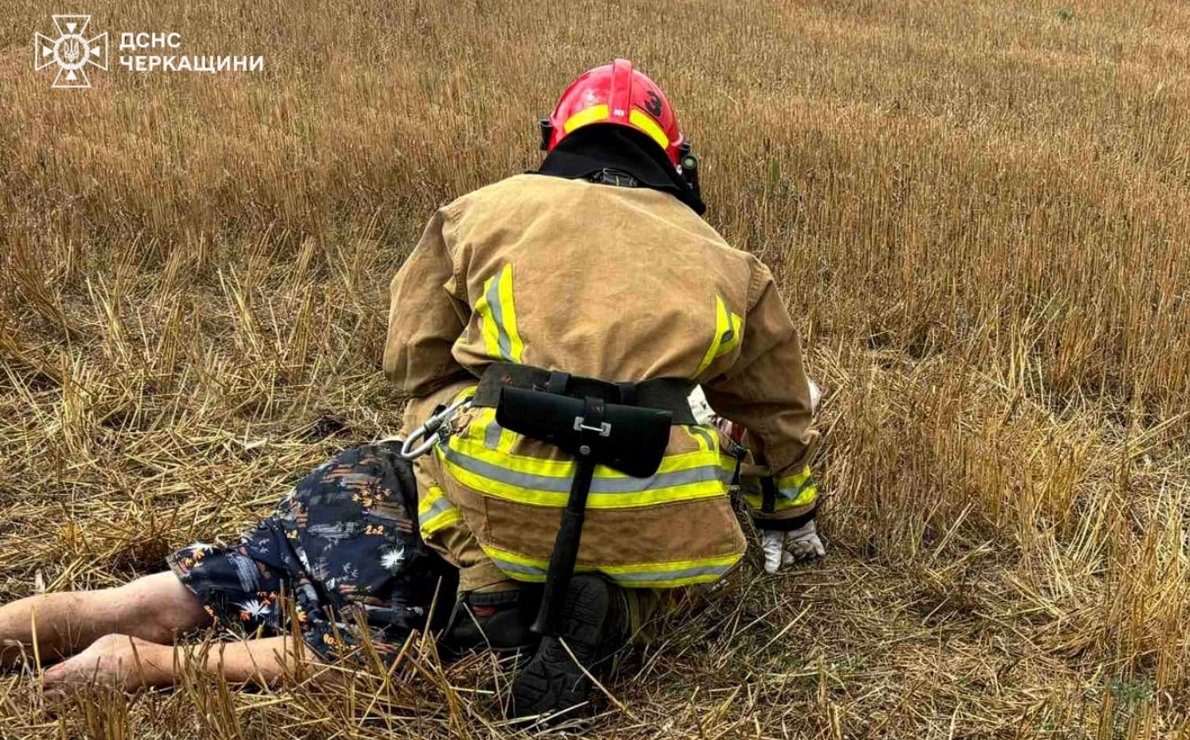 Під час пожежі сухостою черкащанин отруївся продуктами горіння