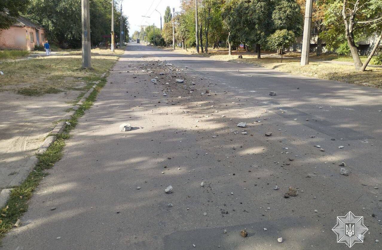 Забув закрити борт: у Черкасах чоловік забруднив проїзну частину дороги (ФОТО)