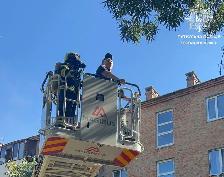 Два тижні не виходила з дому: у Черкасах врятували 87-річну жінку (ФОТО)