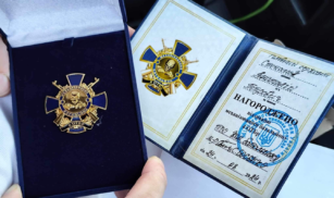 Трьох черкащан відзначили за захист України