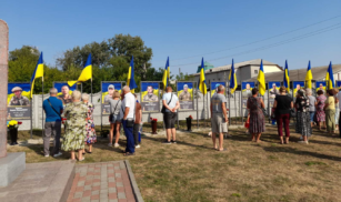 У селах Червонослобідської громади відкрили Алеї Героїв