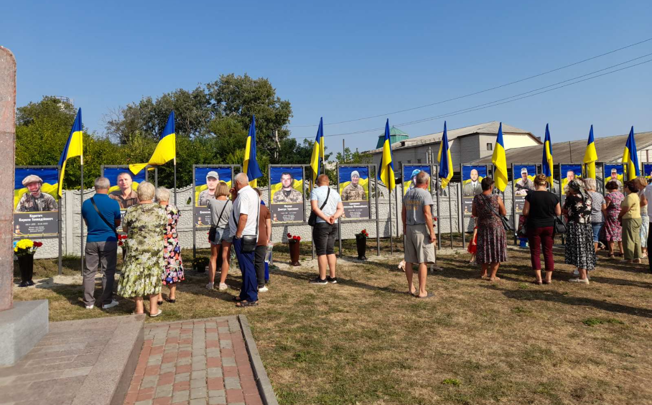 У селах Червонослобідської громади відкрили Алеї Героїв