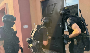 Чоловіку, який побив ветерана війни у Смілі, повідомили про підозру ще у двох злочинах (ВІДЕО)