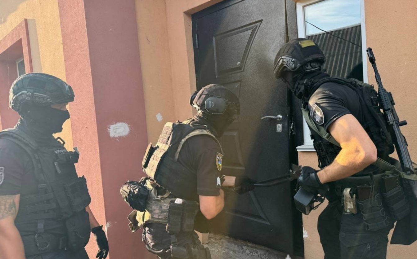 Чоловіку, який побив ветерана війни у Смілі, повідомили про підозру ще у двох злочинах (ВІДЕО)