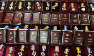 41 родина зі Звенигородщини, яка втратила захисника на війні, отримала посмертні відзнаки