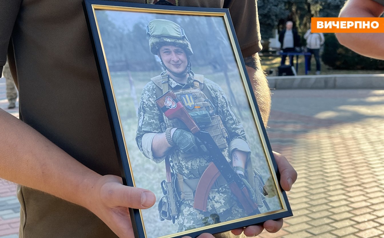 Загинув два роки тому під Попасною: Черкаси попрощалися із 29-річним захисником (ФОТО)