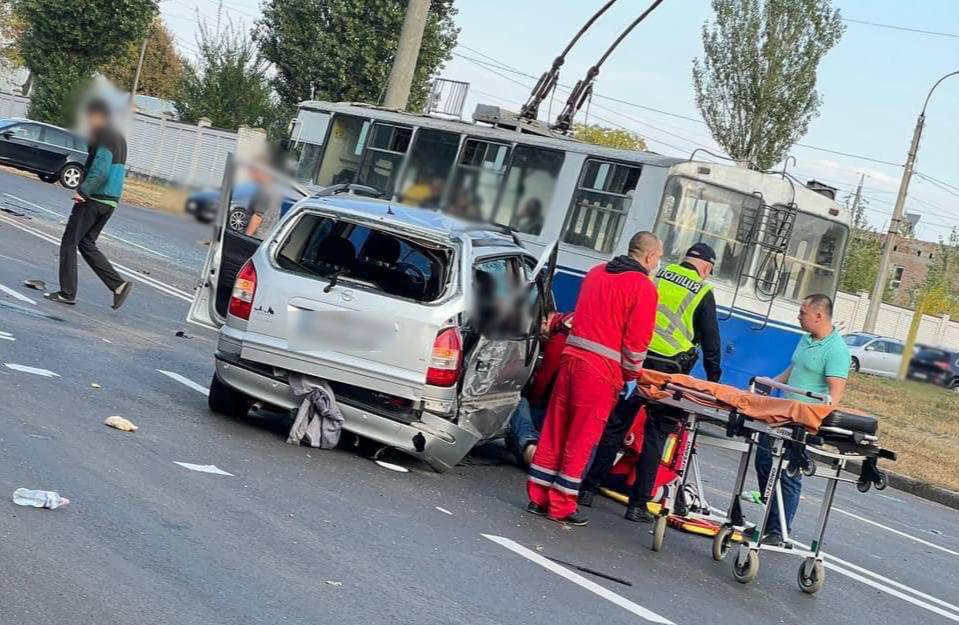 Черкаський поліцейський врятував людей та запобіг вибуху автівки