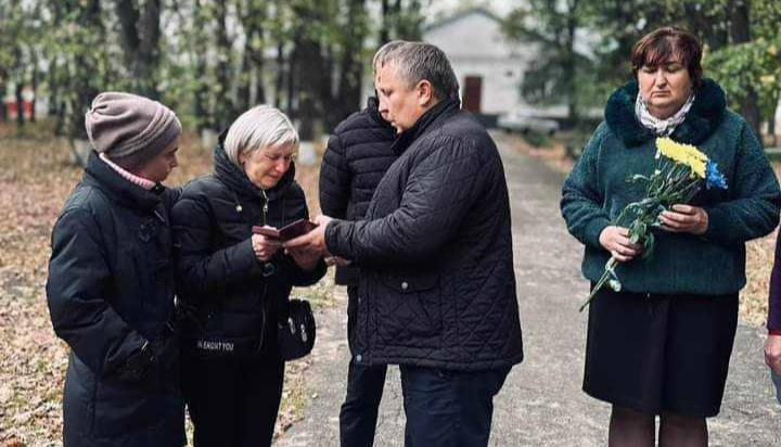 Родинам двох полеглих захисників з Уманщини передали нагороди від Президента (ФОТО)