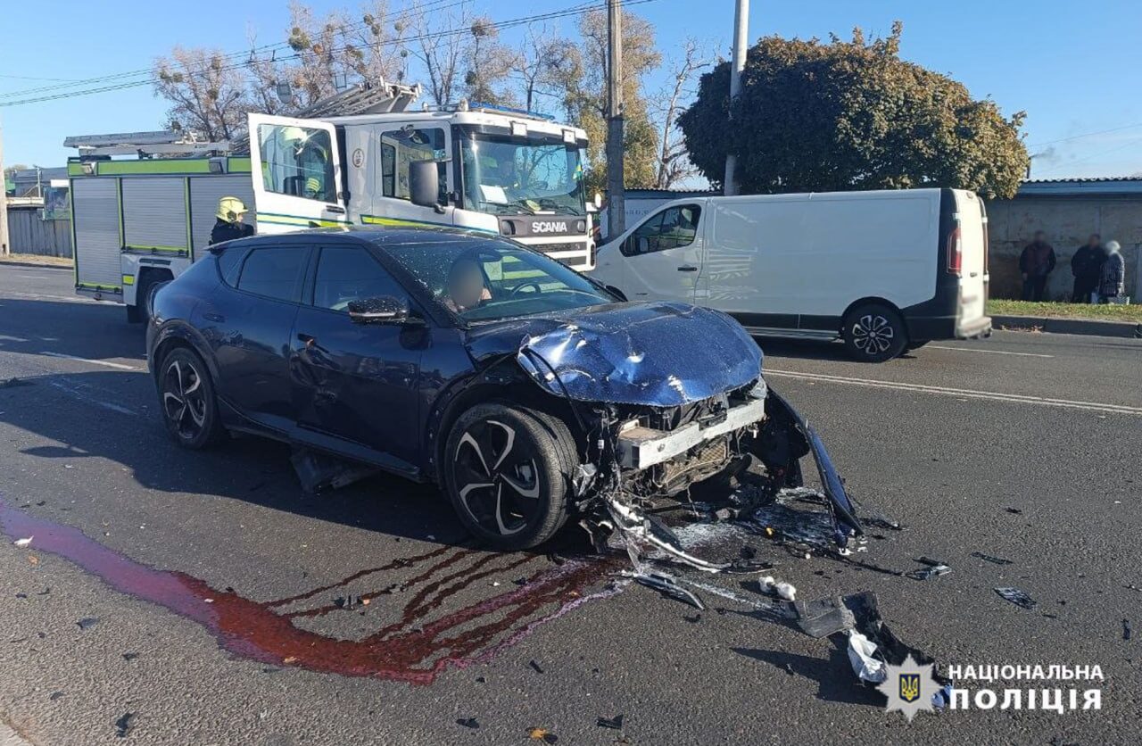 Унаслідок ДТП у Черкасах загинув чоловік, ще одного — госпіталізували (ФОТО)