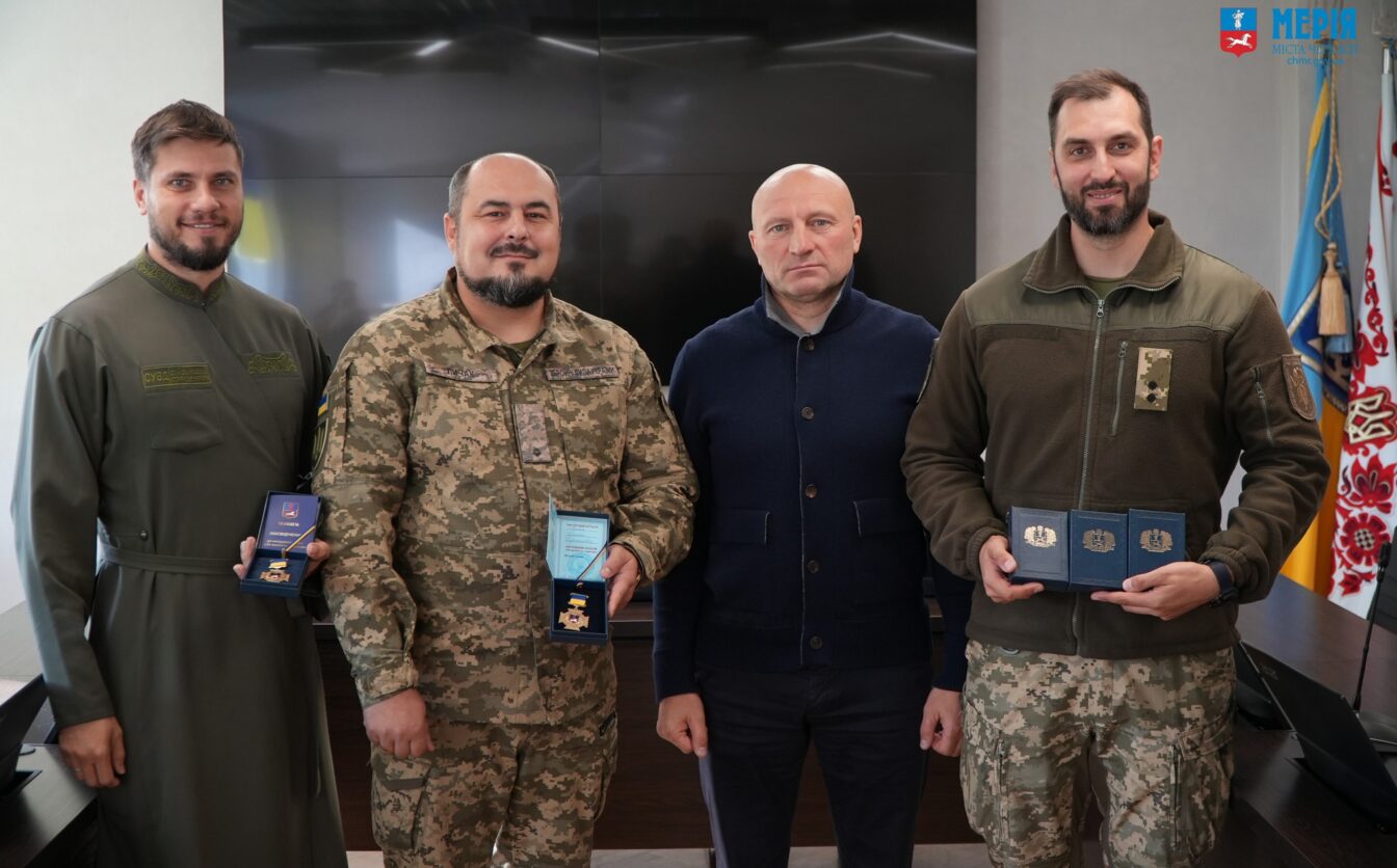 У Черкасах представників духовенства нагородили нагрудними знаками (ФОТО)