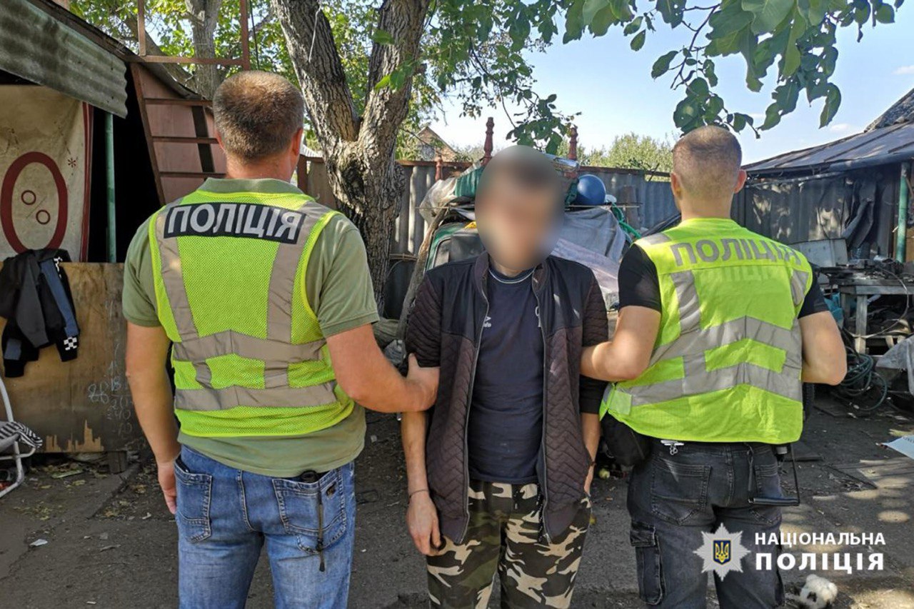 Міни та інші заборонені речовини вилучили в жителя Кам’янки (ФОТО)