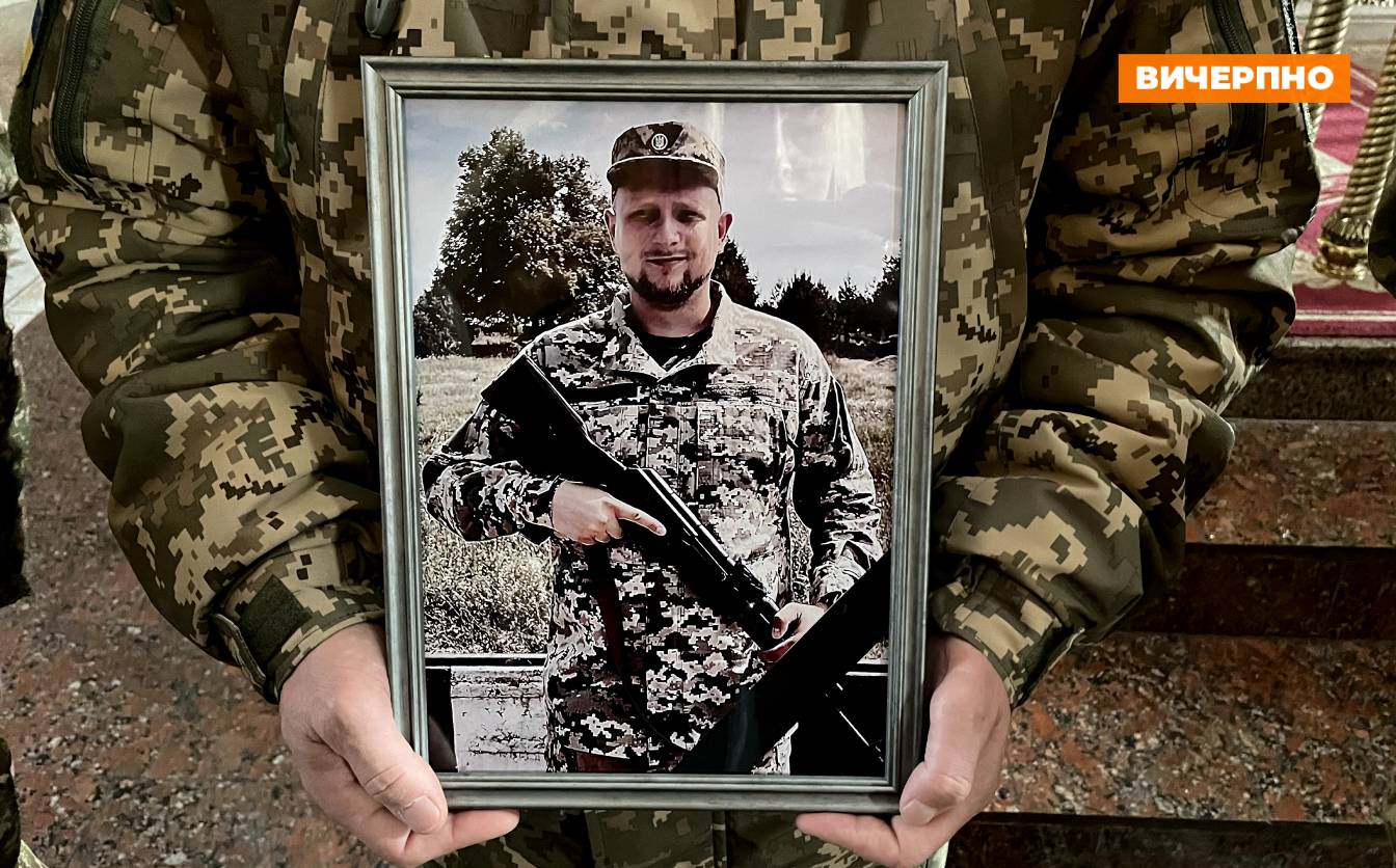 Учителю з Черкас, який поліг на фронті, просять надати звання Героя України