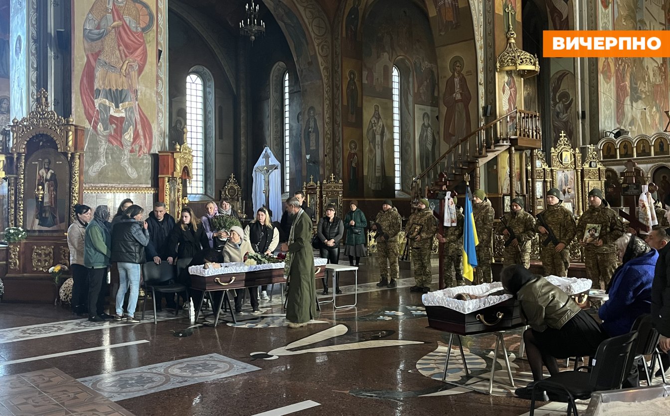 Уперше у Свято-Михайлівському соборі попрощалися із загиблими воїнами (ФОТО)
