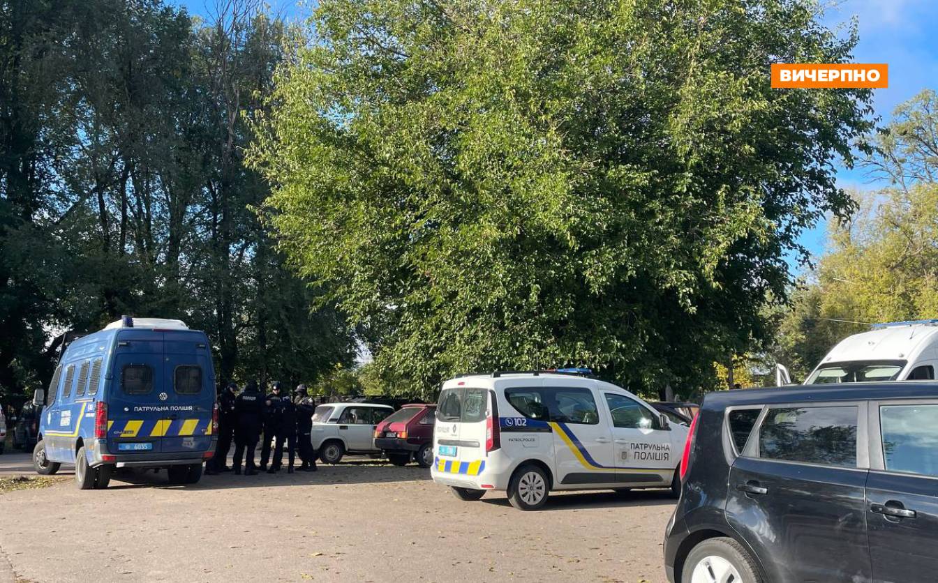 Біля Свято-Михайлівського собору працює слідчо-оперативна група поліції (ФОТО)
