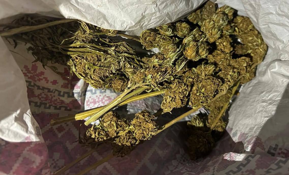 46-річний житель Жашкова зберігав удома боєприпаси та наркотики