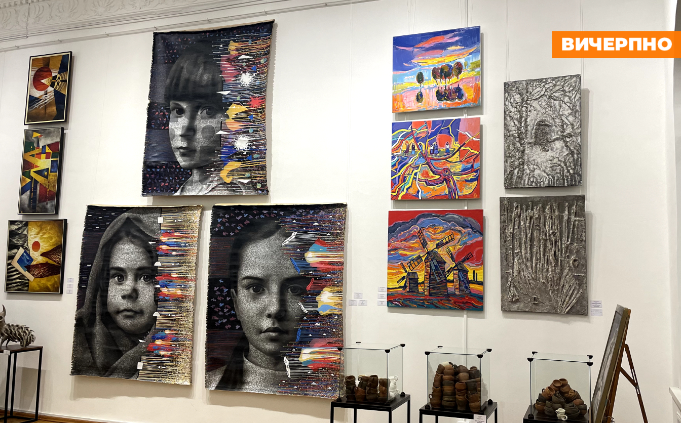 «Мистецтво має жити в будь-які часи»: в Черкасах діє Всеукраїнська виставка-конкурс «Україна Єдина» (ФОТО) 