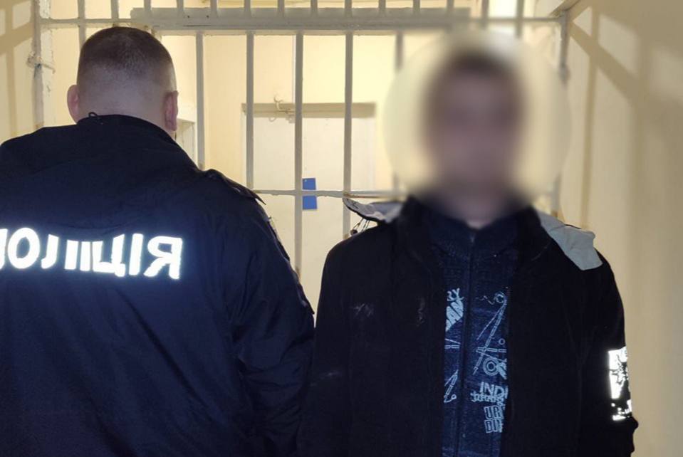 Вітчима зі Сміли, який лишив дворічного хлопчика в небезпеці, помістили під варту