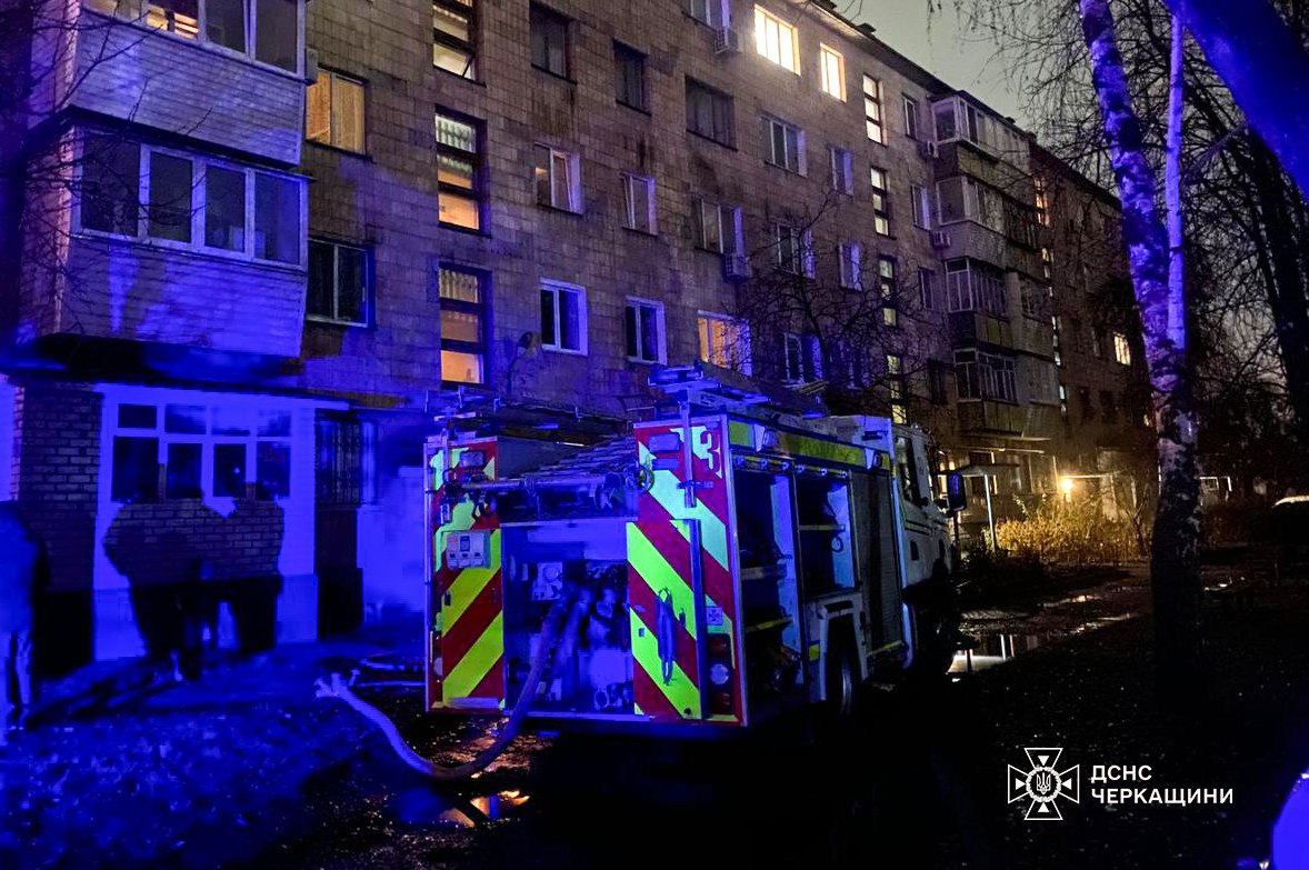 Дві пожежі сталися в Черкасах: рятувальники евакуювали дорослих і дитину (ФОТО)