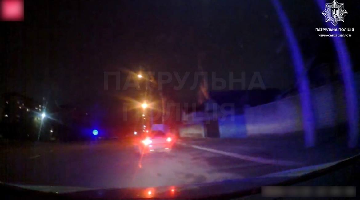У Черкасах п’яний водій намагався втекти від патрульних (ВІДЕО)