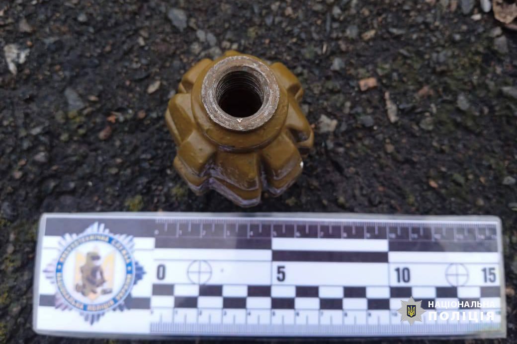 Правоохоронці затримали в Смілі чоловіка, який по місту гуляв із гранатою в кишені (ФОТО)