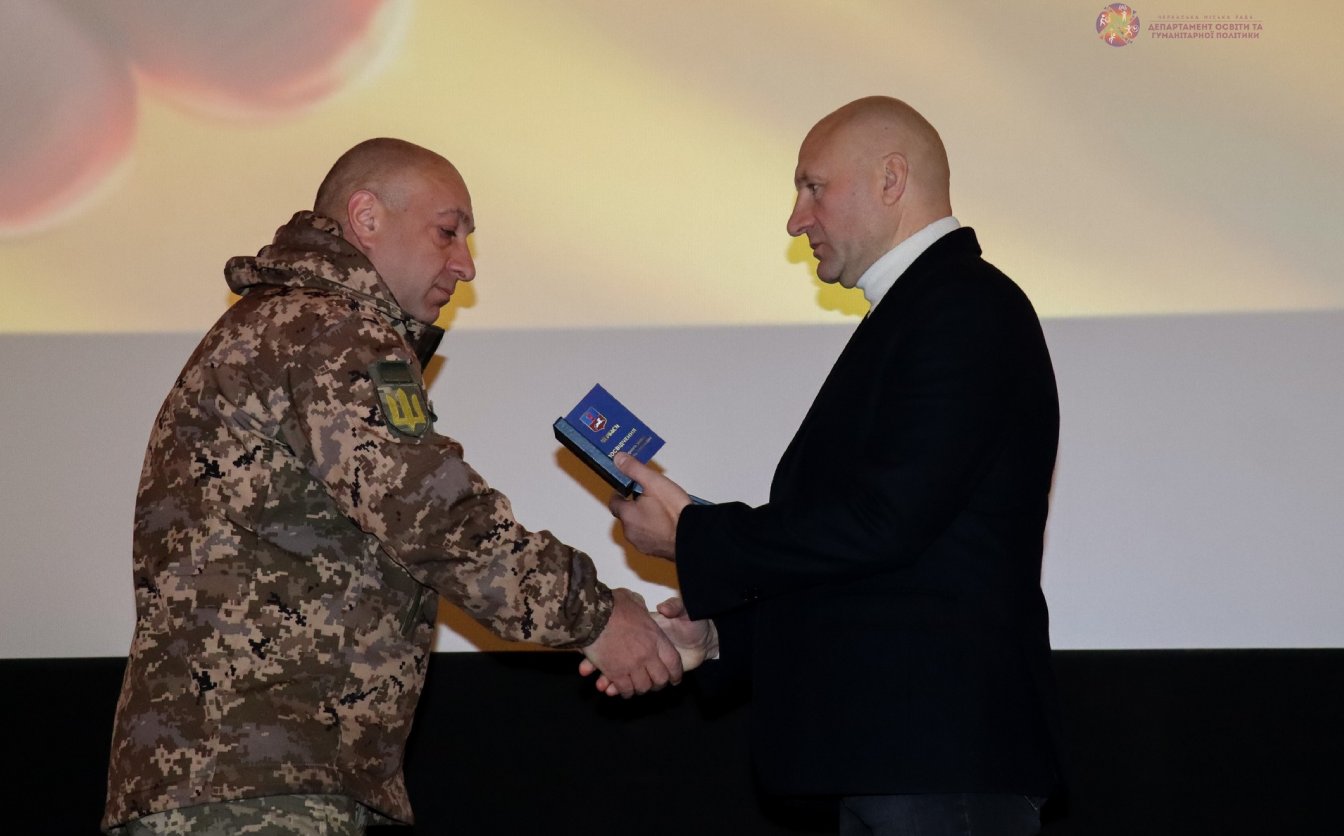 У Черкасах відзначили військових та волонтерів нагородами