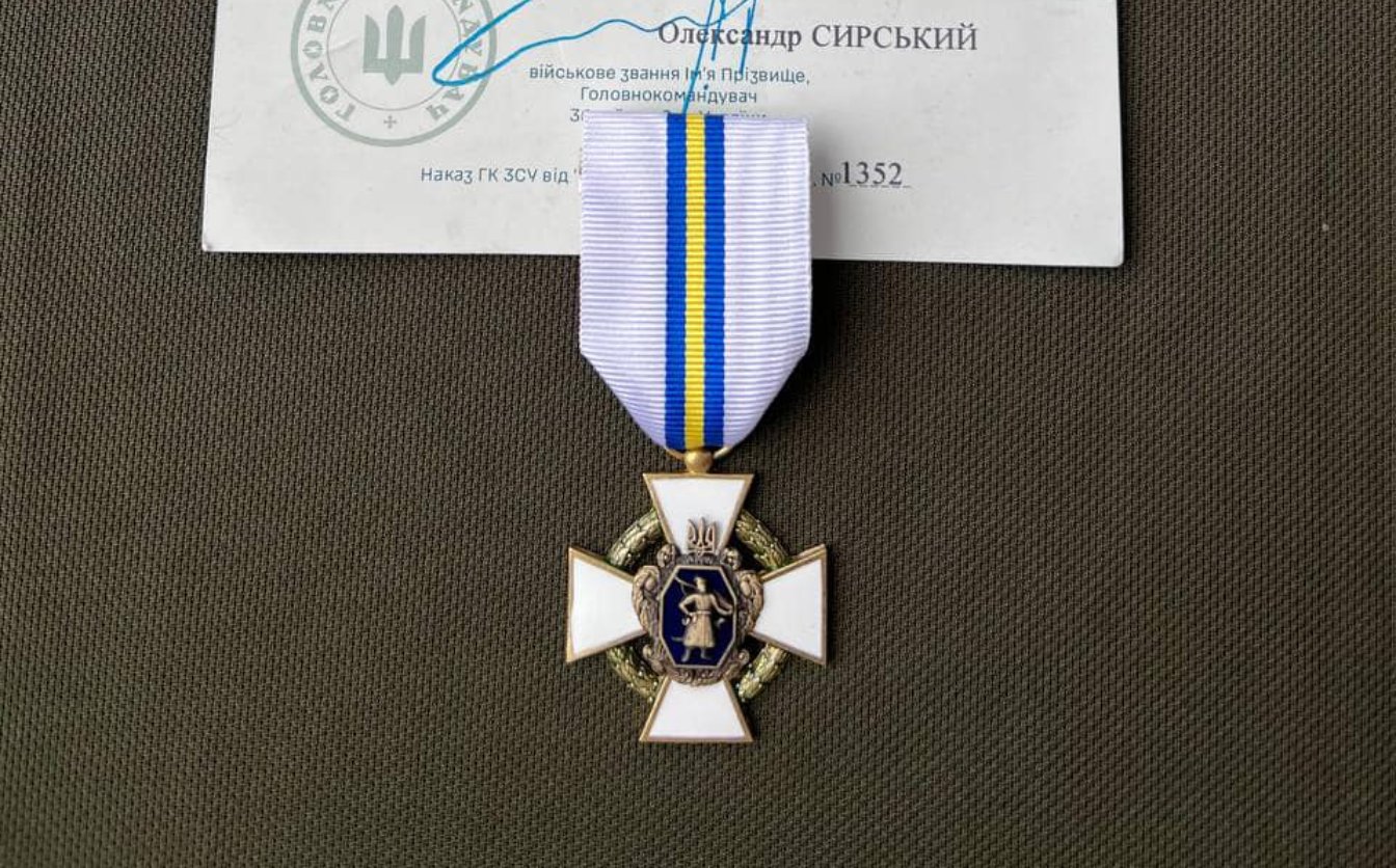 Захисник із Черкащини отримав нагороду від Сирського