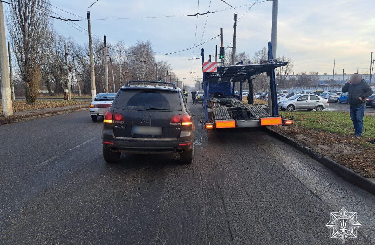 На проспекті Хіміків у Черкасах сталася ДТП за участі трьох автівок (ФОТО)